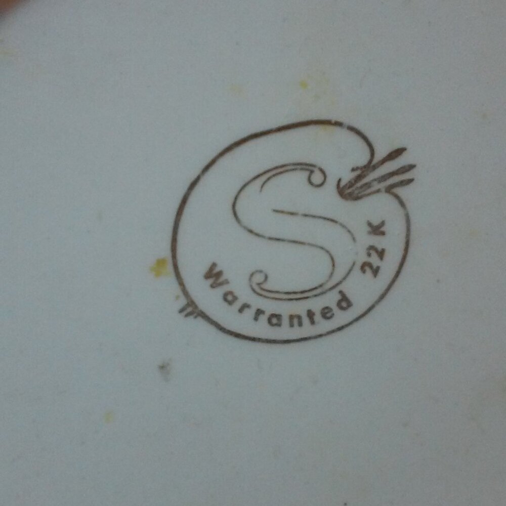 Vintage Roses 4 Small China Desert Plates 6"  And Bowl 8 3/4" 22K Gold Trim - Picture 3 of 5